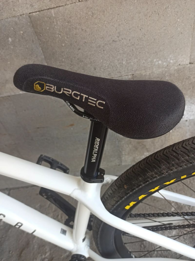 Commencal Absolut Pike 2025