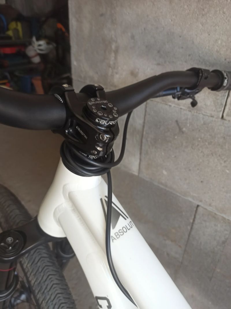 Commencal Absolut Pike 2025