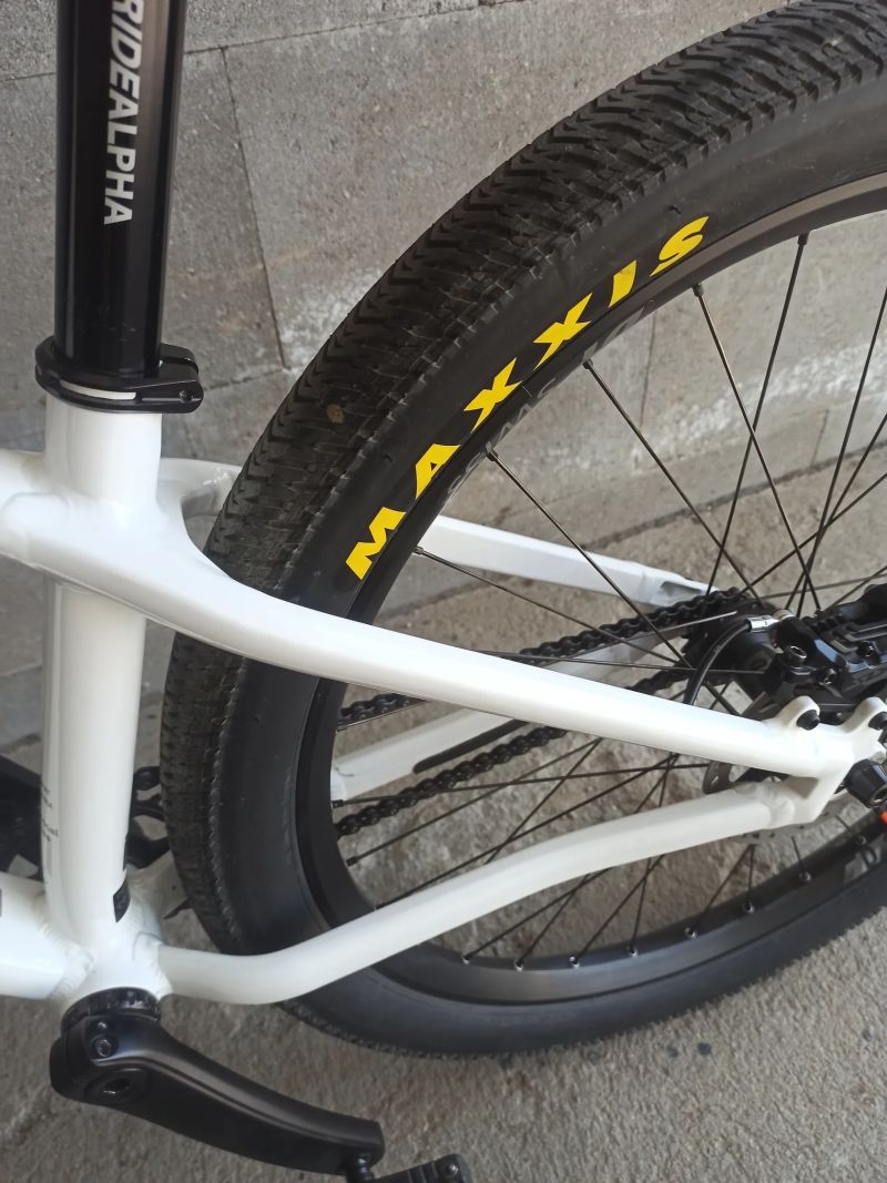 Commencal Absolut Pike 2025