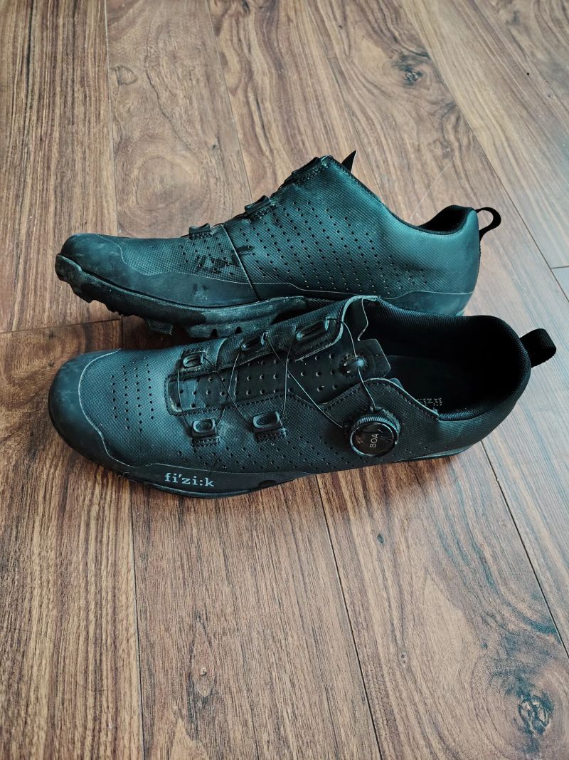 Cyklistické tretry FIZIK Terra Atlas Black – vel. 44 (Top stav)