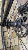 Focus IZALCO RACE DISC 9.7 karbon, vel. 56, nová kola Microtech
