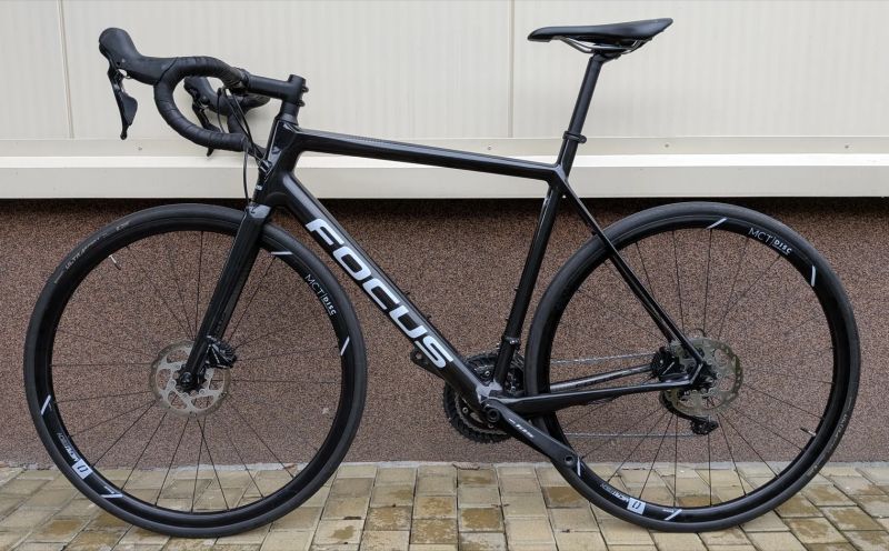 Focus IZALCO RACE DISC 9.7 karbon, vel. 56, nová kola Microtech