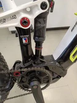 Crussis E-FULL 11.7 s motorem BOSCH