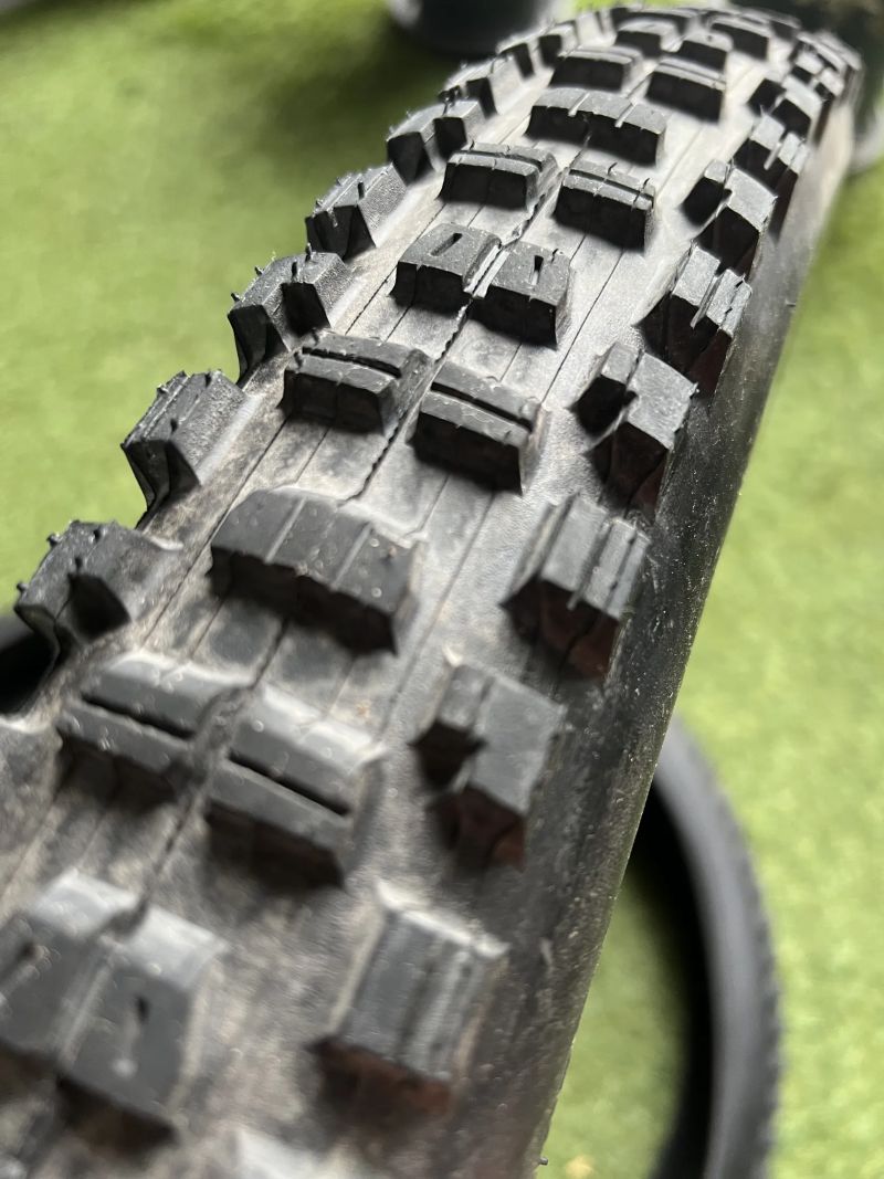 Maxxis Minion DHR II 29x2,40 WT DC EXO plášť, TR, kevlar