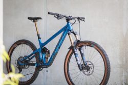 Celoodpružené kolo Pivot SwitchBlade Pro XT/XTR, Blue 