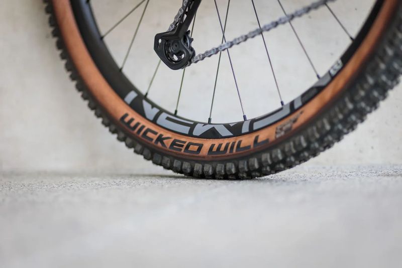 Celoodpružené kolo Pivot SwitchBlade Pro XT/XTR, Blue 