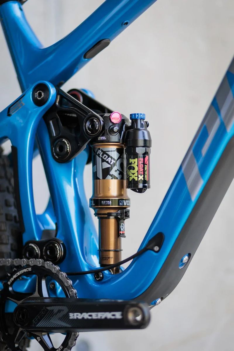 Celoodpružené kolo Pivot SwitchBlade Pro XT/XTR, Blue 