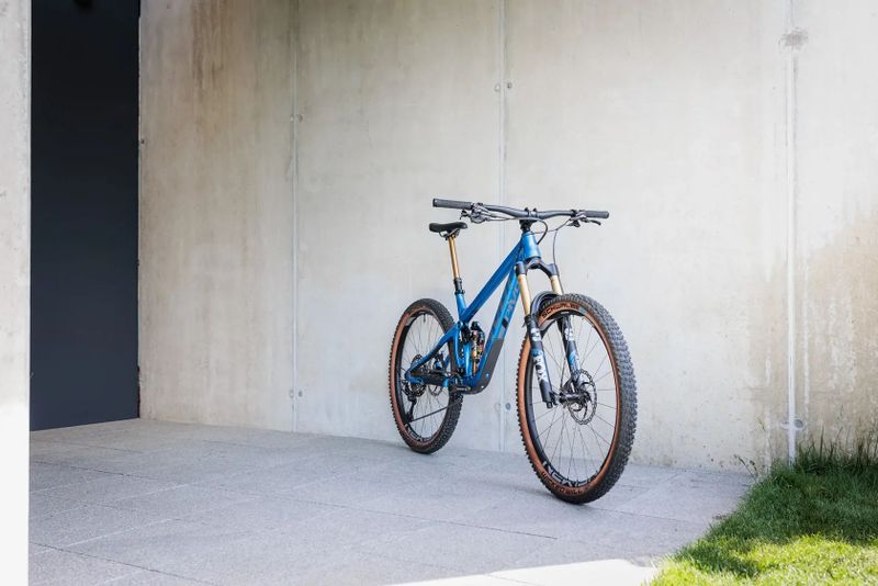 Celoodpružené kolo Pivot SwitchBlade Pro XT/XTR, Blue 