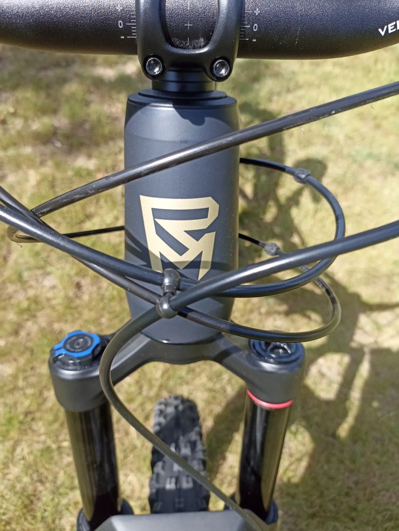 PROMO Rock Machine Whizz FS II 50 – zánovní, záruka, 2 servisy grátis