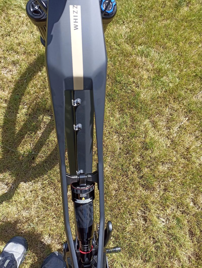 PROMO Rock Machine Whizz FS II 50 – zánovní, záruka, 2 servisy grátis