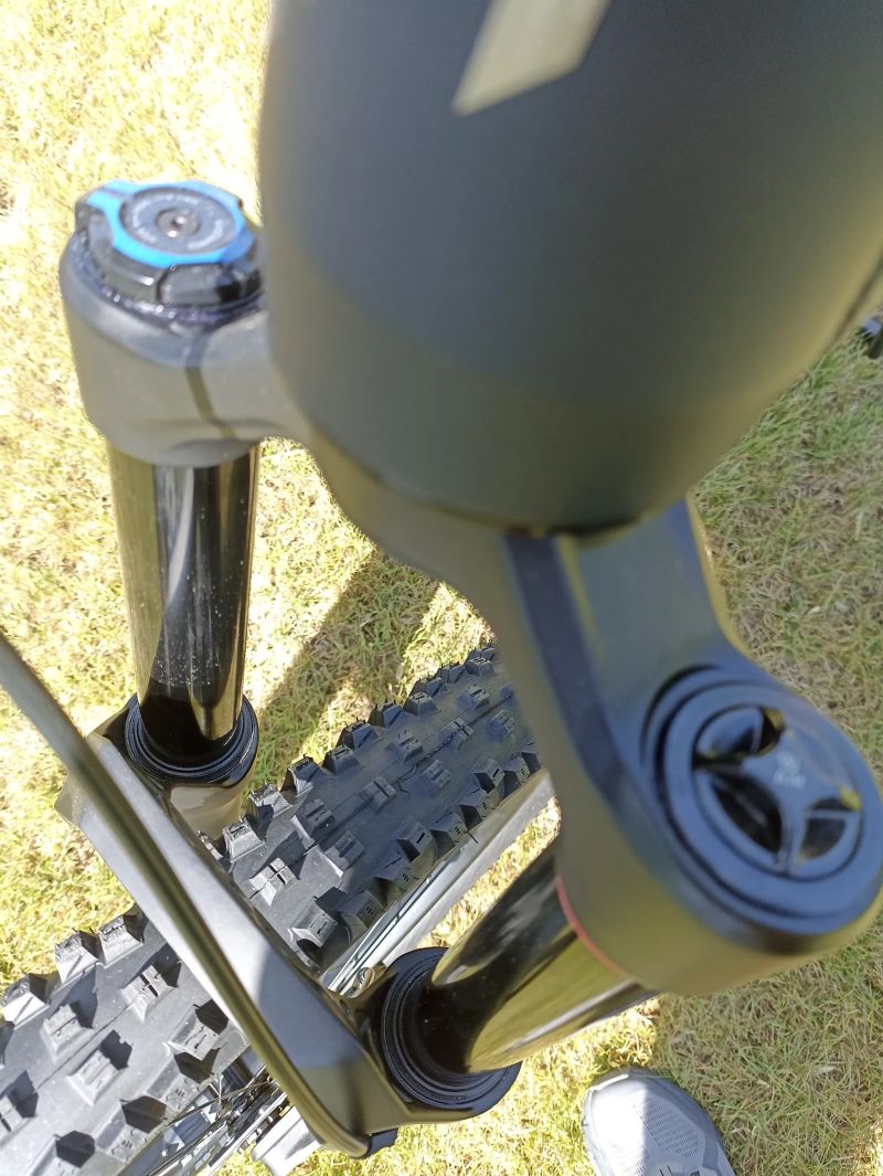 PROMO Rock Machine Whizz FS II 50 – zánovní, záruka, 2 servisy grátis