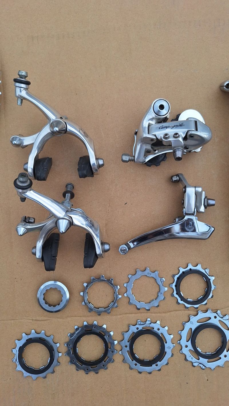 Sady silničních klik a komponentů Campagnolo Veloce / Athena