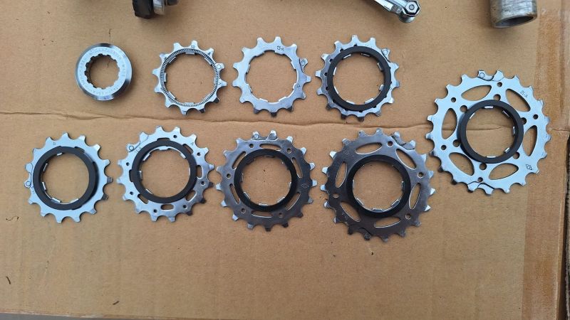 Sady silničních klik a komponentů Campagnolo Veloce / Athena