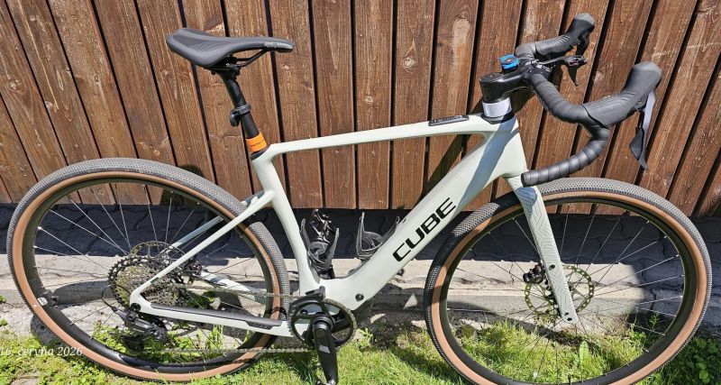 Cube Nuroad Hybrid C:62 Race 400X reedbeige'n' black 2026