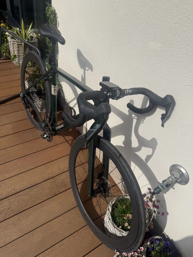 Trek Checkpoint SL 6 AXS + druhá sada silničních kol s kazetou