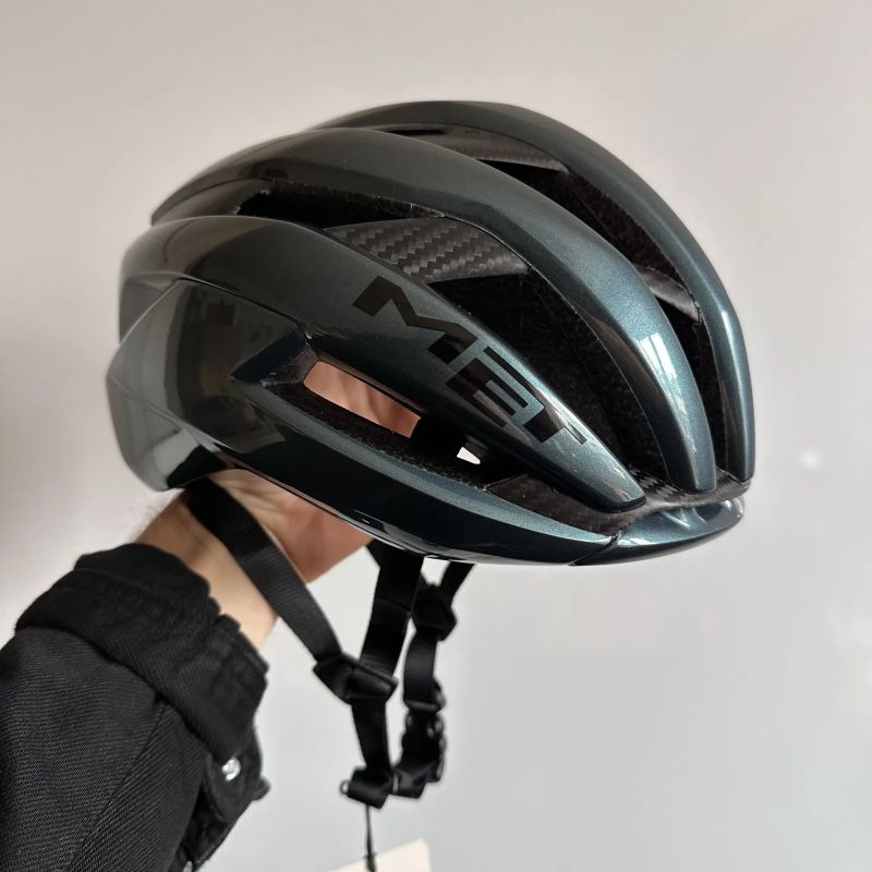 Silniční přilba MET Trenta 3K Carbon MIPS Hyper Teal vel. S