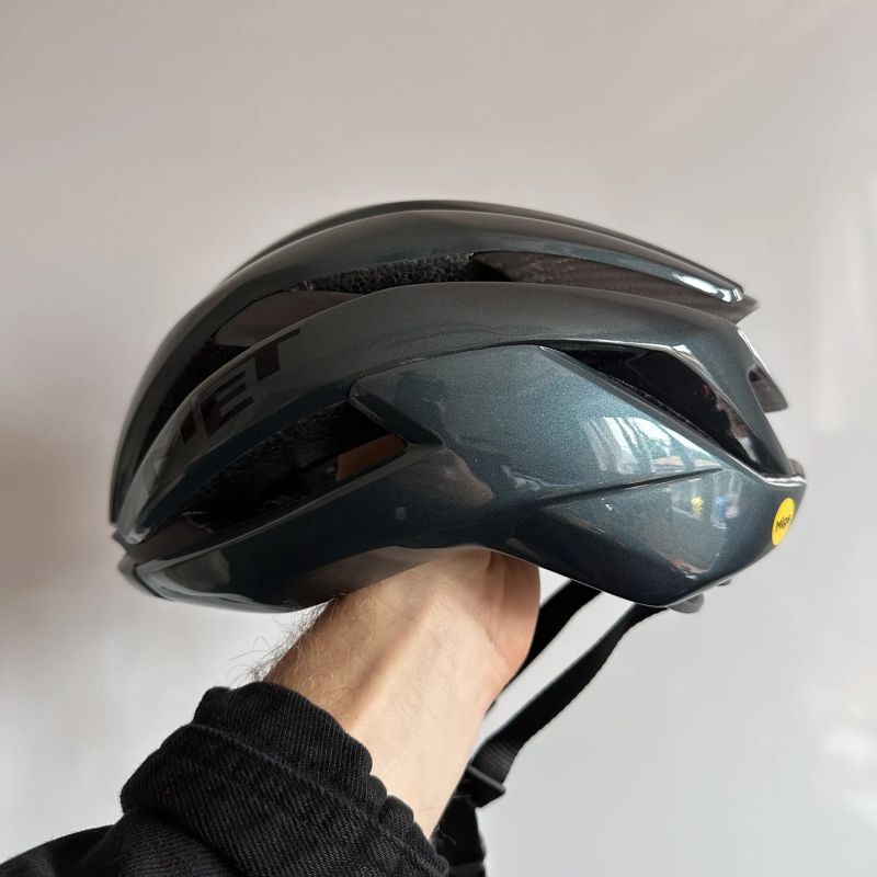 Silniční přilba MET Trenta 3K Carbon MIPS Hyper Teal vel. S