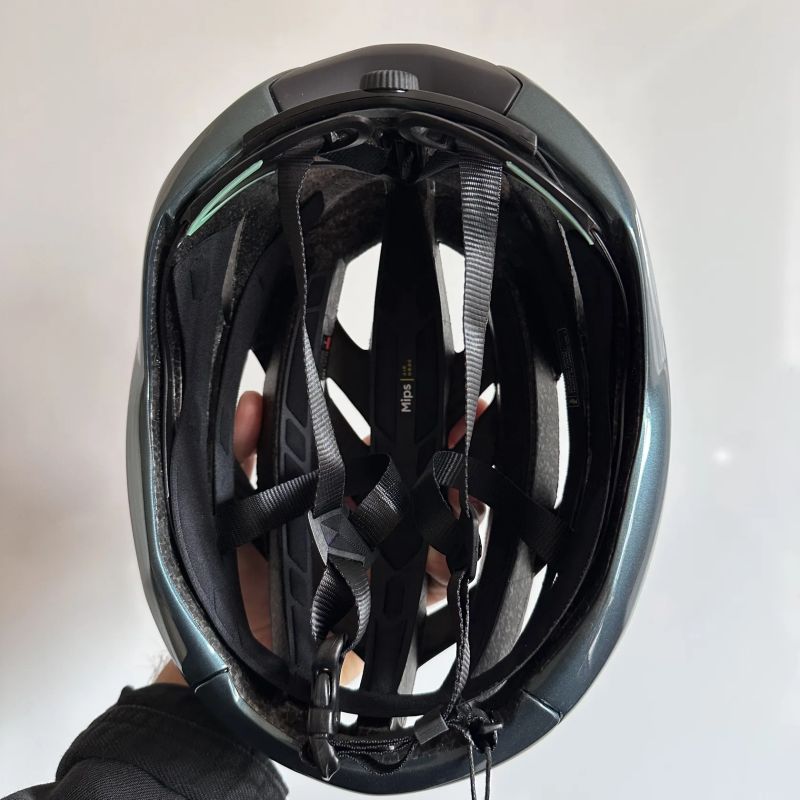 Silniční přilba MET Trenta 3K Carbon MIPS Hyper Teal vel. S