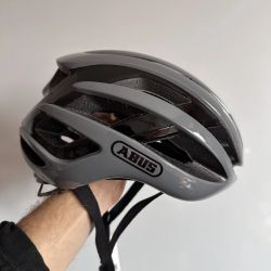 Cyklistická helma ABUS AirBreaker race grey vel. M