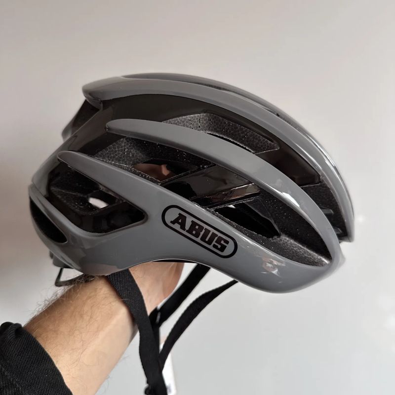 Cyklistická helma ABUS AirBreaker race grey vel. M
