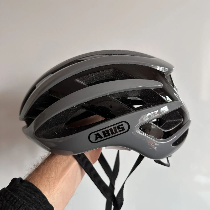 Cyklistická helma ABUS AirBreaker race grey vel. M