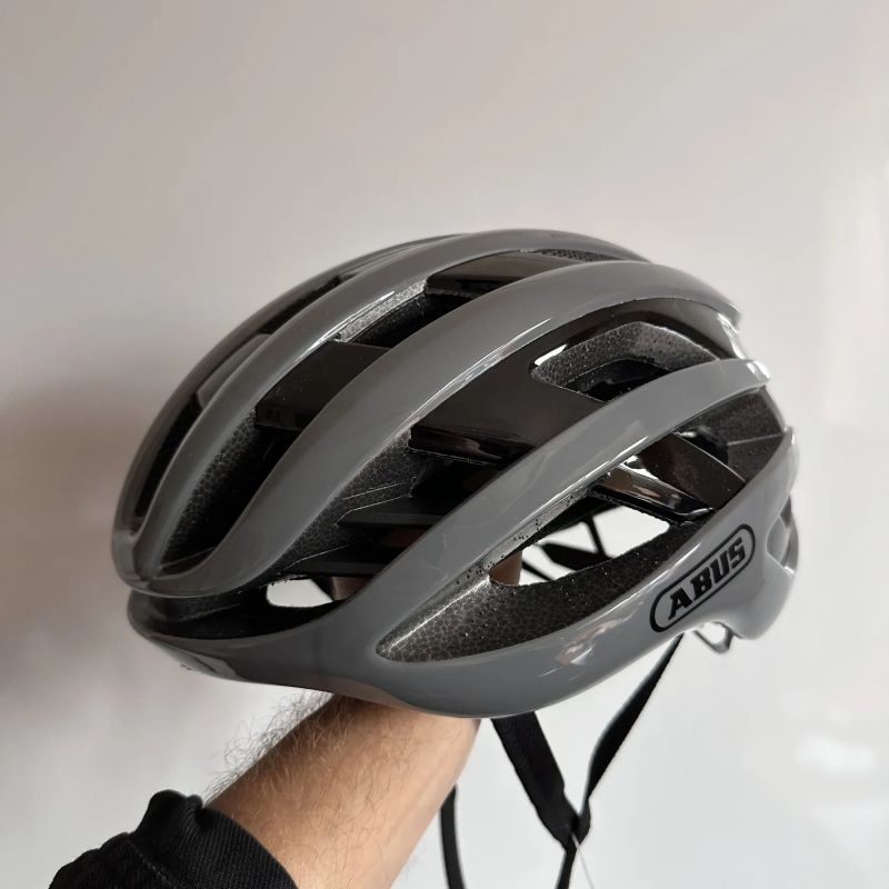 Cyklistická helma ABUS AirBreaker race grey vel. M