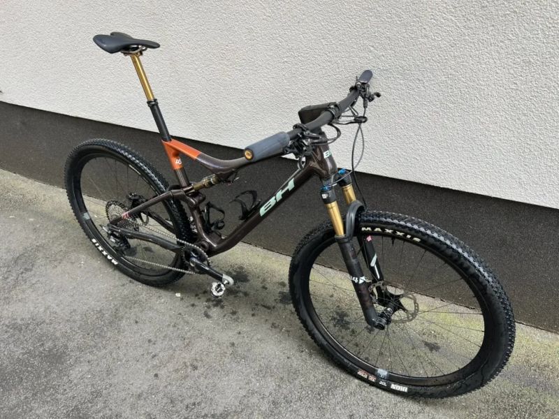 BH Lynx Race 8.5 2024 – karbonové závodní XC / maraton, Shimano XT, málo jeté