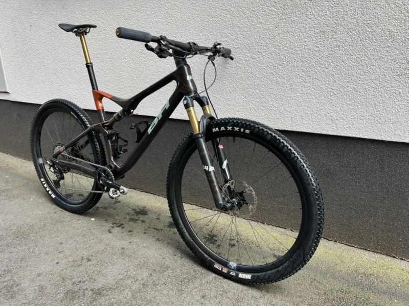 BH Lynx Race 8.5 2024 – karbonové závodní XC / maraton, Shimano XT, málo jeté
