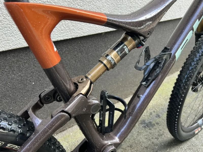 BH Lynx Race 8.5 2024 – karbonové závodní XC / maraton, Shimano XT, málo jeté