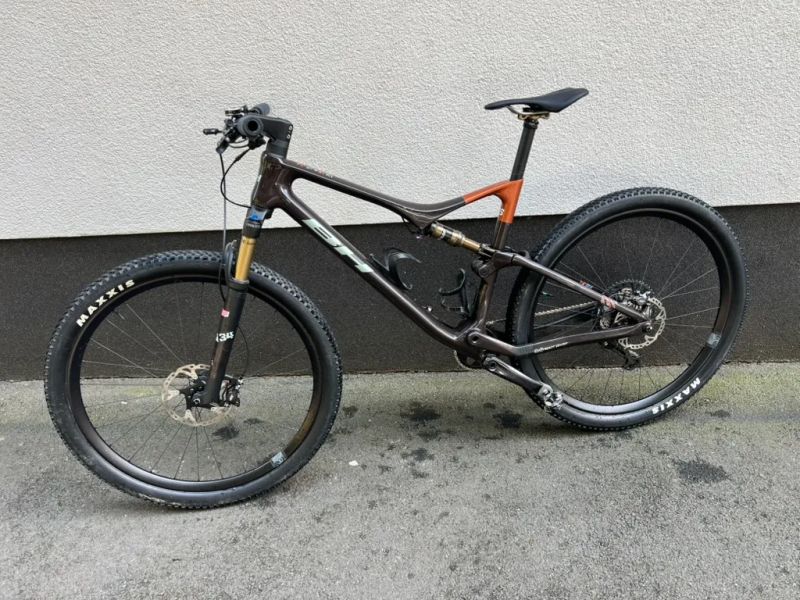 BH Lynx Race 8.5 2024 – karbonové závodní XC / maraton, Shimano XT, málo jeté