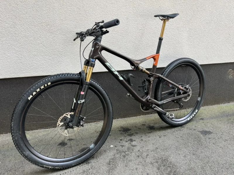 BH Lynx Race 8.5 2024 – karbonové závodní XC / maraton, Shimano XT, málo jeté