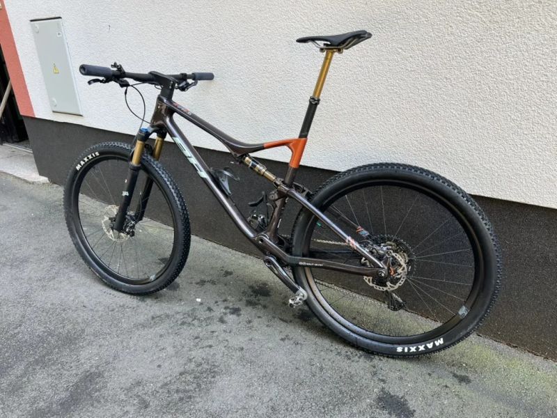 BH Lynx Race 8.5 2024 – karbonové závodní XC / maraton, Shimano XT, málo jeté