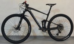 Závodní celokarbonové XC kolo Kross Earth 4.0