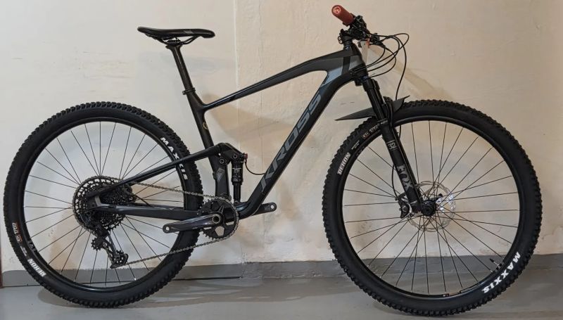 Závodní celokarbonové XC kolo Kross Earth 4.0