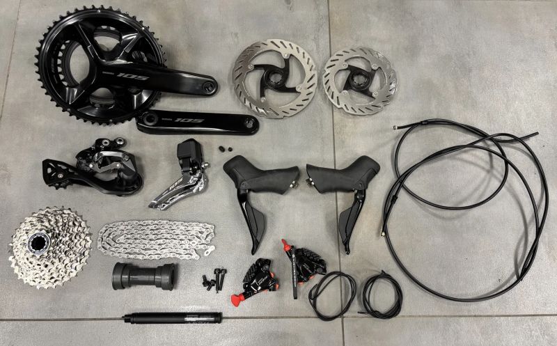 Kompletní silniční sada Shimano 105 R7150 Di2