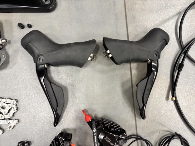 Kompletní silniční sada Shimano 105 R7150 Di2