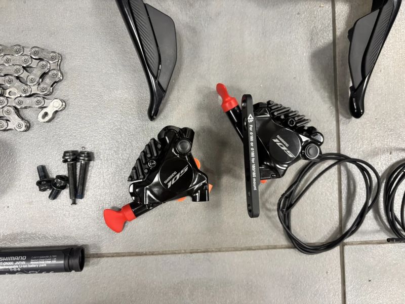 Kompletní silniční sada Shimano 105 R7150 Di2