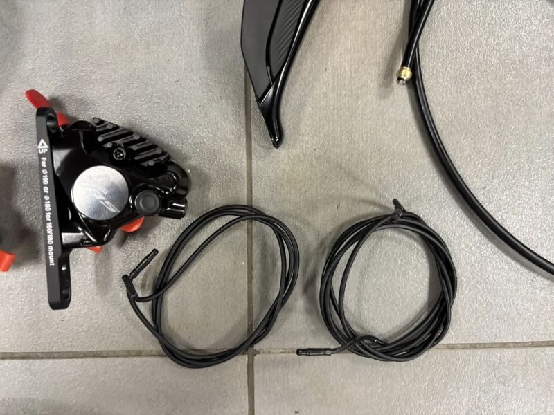 Kompletní silniční sada Shimano 105 R7150 Di2