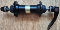 Přední náboj Shimano Deore LX HB-M564, 32 děr, rychloupínák SRAM.