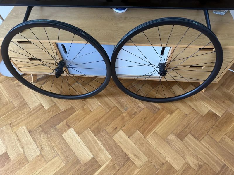 Zapletená kola Merida Team GR30 (Alexrims) karbon