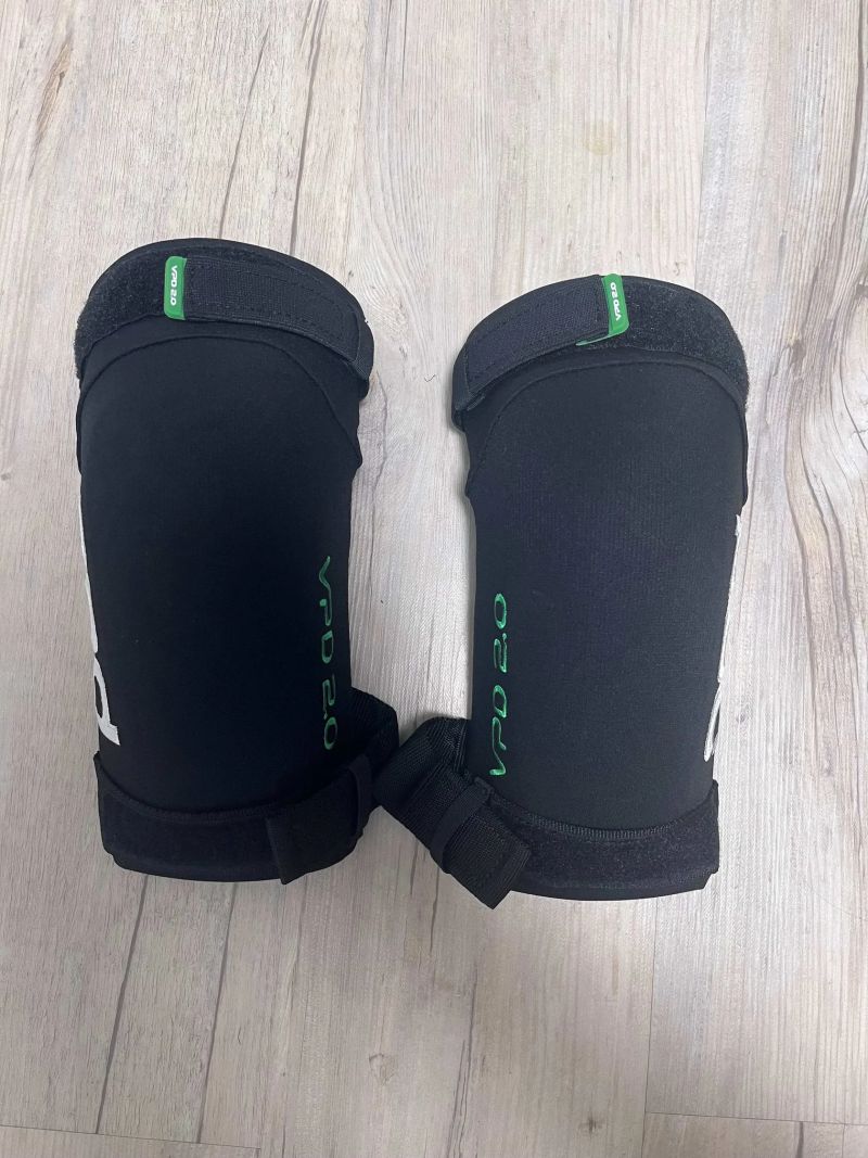 POC Joint VPD 2.0 chrániče loktů Uranium Black