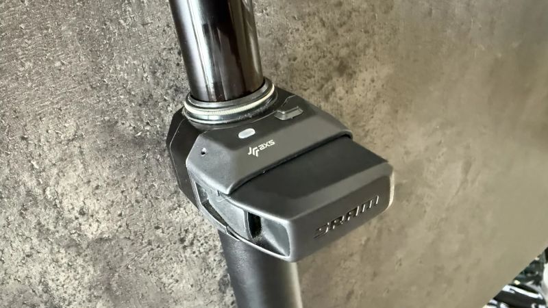 Nová teleskopická sedlovka Rockshox Reverb AXS – nový model B1, 30,9/400 mm (zdvih 125mm)