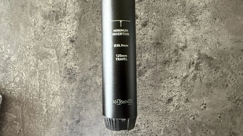 Nová teleskopická sedlovka Rockshox Reverb AXS – nový model B1, 30,9/400 mm (zdvih 125mm)