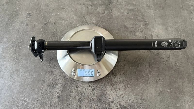 Nová teleskopická sedlovka Rockshox Reverb AXS – nový model B1, 30,9/400 mm (zdvih 125mm)