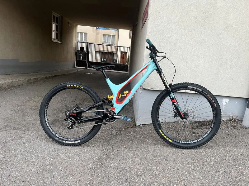 Karbonový S-works demo 8 vel. L