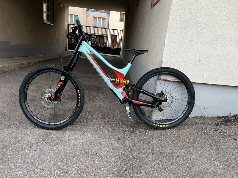 Karbonový S-works demo 8 vel. L