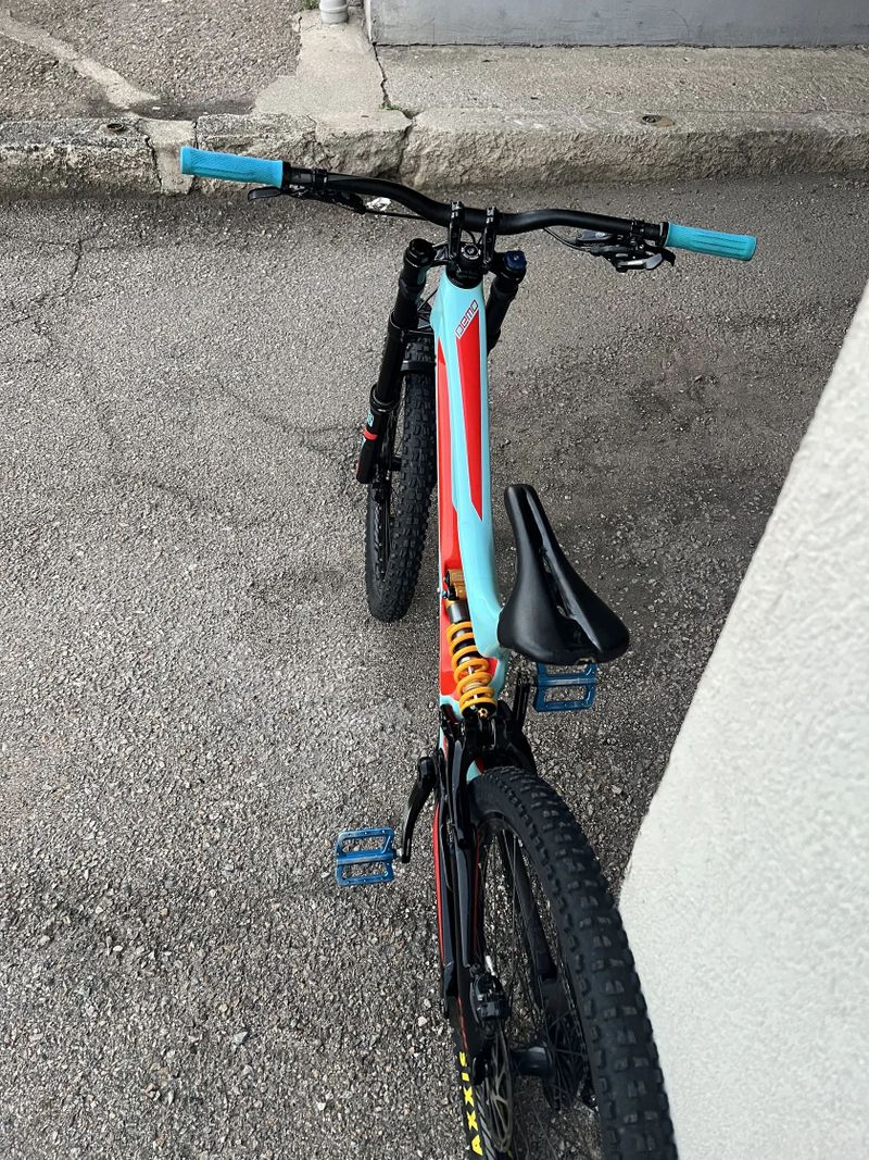 Karbonový S-works demo 8 vel. L