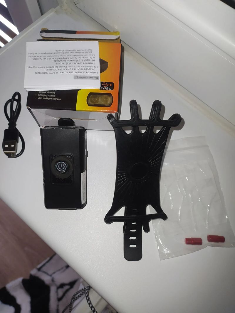 Světlo, krytky držák na mobil vše nové 