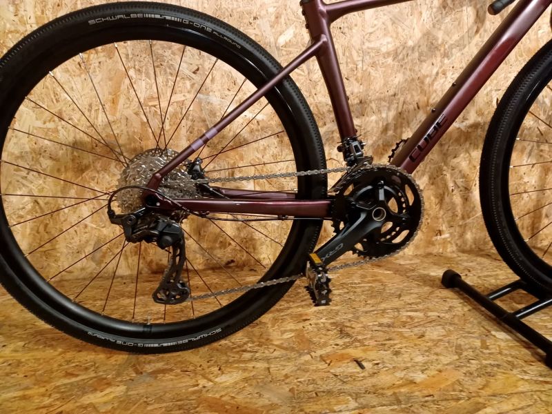 CUBE Nuroad Race rubyred ́n ́gloss 2025, velikost XXS