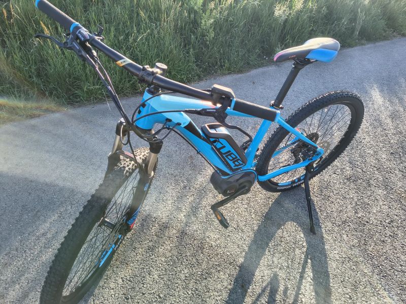 ELEKTROKOLO CUBE S BOSCH MOTOREM.,. PERFEKTNÍ STAV